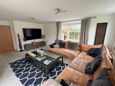 5 bedroom detached house to rent - Photo 2