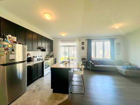 For Lease - 55 Kindred Row, Stittsville - Munster - Richmond, Ontario - Photo 4