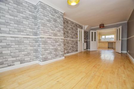 3 bedroom semi-detached house to rent - Photo 4