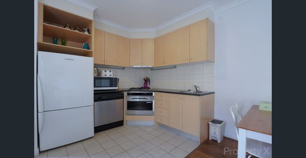 Furnished Fifth-Floor Apartment with Gym, Pool & Sauna Access - Photo 1