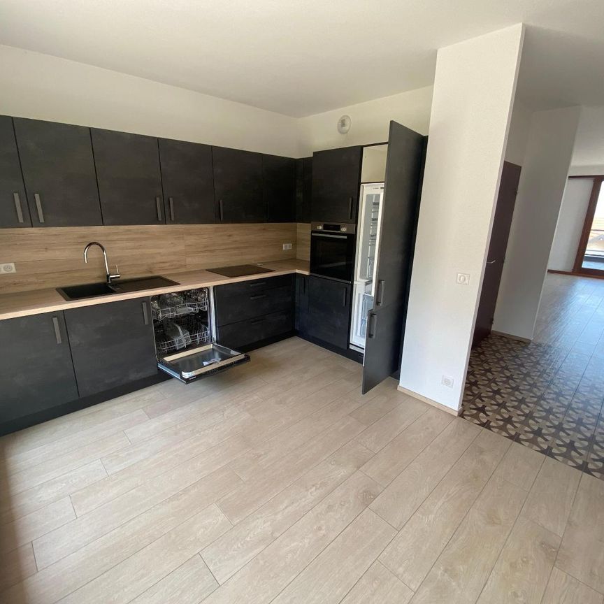 Location Maison 5 pièces 142m² NEUVECELLE 74500 - Photo 1