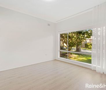 Stunning Family Home in Roselands! - Walking Distance To Roselands ... - Photo 4