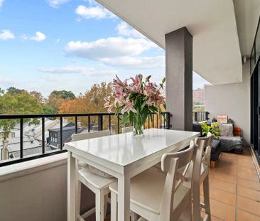 Executive apartment with superb space, light & modern appeal – East... - Photo 2