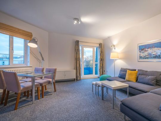 Flat to rent on - Photo 1