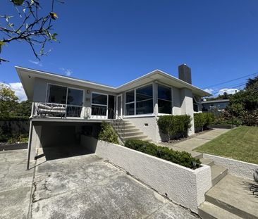 Sunny, Elevated Home with Modern Features and Priv... - Photo 2