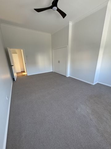 Modern two bedroom located in the heart of town! - Photo 4