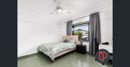 UPDATED SPACIOUS 5-BEDROOM FAMILY HOME - Photo 5