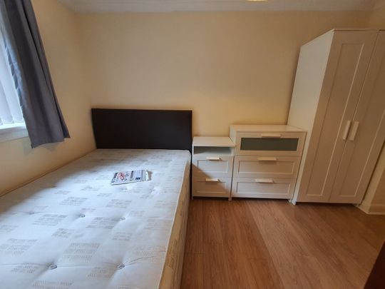 4 Bed Terraced House, Parsonage Square, G4 - Photo 1