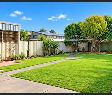 Comfortable 3-Bedroom Family Home with Two Bathrooms - Photo 3