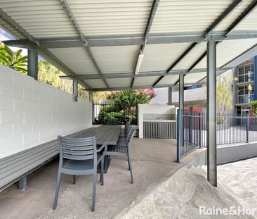 Exceptional Living in Toowong: Stylish Apartment with Pool, Gym, an... - Photo 1