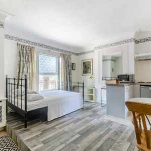 Studio to rent - Photo 2