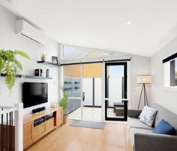 Townhouse with Large Balcony Plus Courtyard - Photo 1