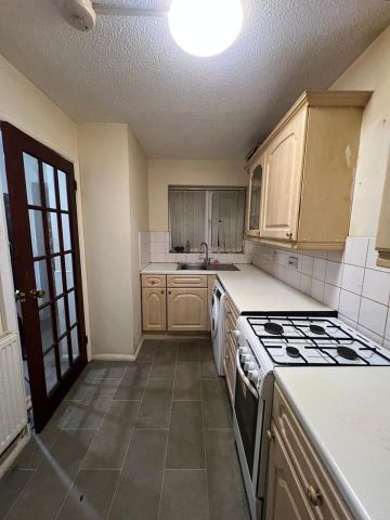 2 bedroom semi-detached house to rent - Photo 5