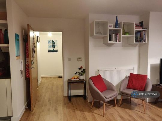 2 bedroom flat to rent - Photo 1