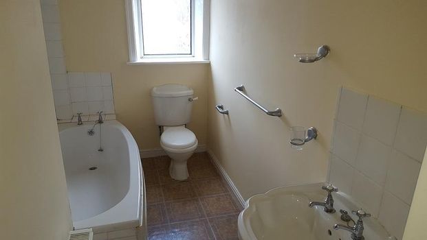 2 bedroom terraced house to rent - Photo 1