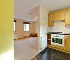 2 BEDROOM Maisonette - Upper - Photo 5