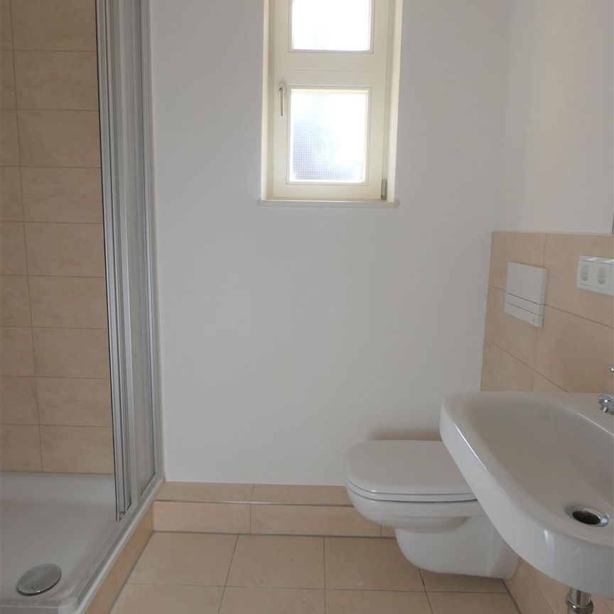 Gemütliche 2-Zi. Whg. mit Loggia, Parkett, Außenrollos - Foto 1