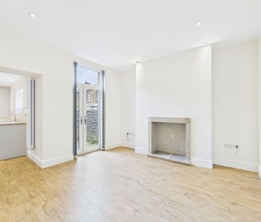 2 bedroom end of terrace house to rent - Photo 2