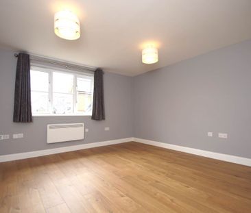 2 bed Flat for rent - Photo 4