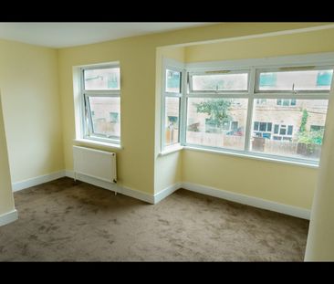 2 Bed Semi-Detached House, Walton Road, E12 - Photo 4