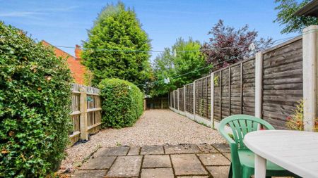 2 bedroom terraced house to rent - Photo 4