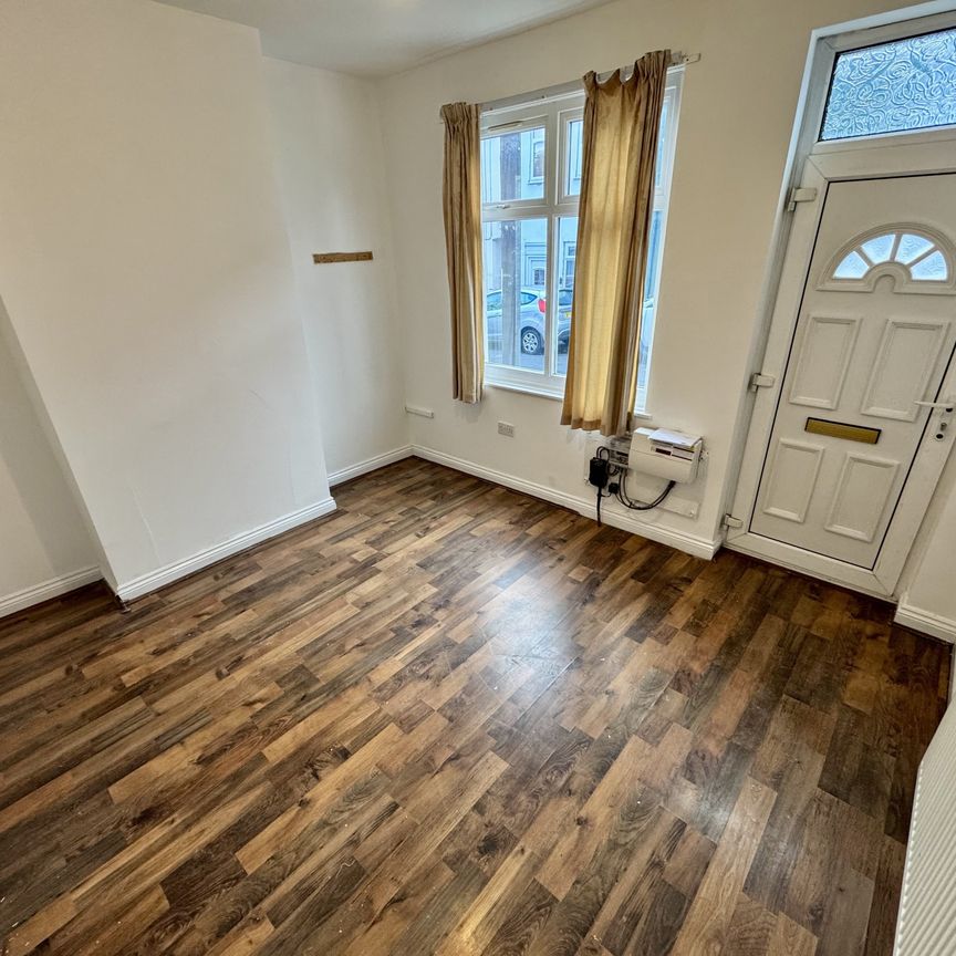 Park Road, Dudley, Netherton - Photo 1