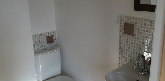 2 Bed Terraced House, St. Lukes Crescent, BS3 - Photo 2