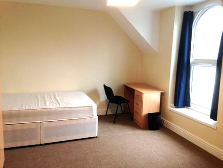 3 bedroom apartment to rent - Photo 4