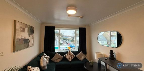 1 bedroom in a house share to rent - Photo 2