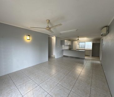 Charming Duplex in the Heart of Gulliver - Photo 4