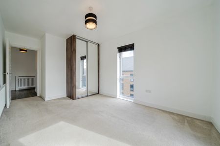 Flat to rent - Swanscombe, DA10 - Photo 2