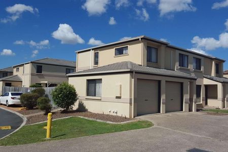 3 bedrooms townhouse with 2 car parks - Photo 2