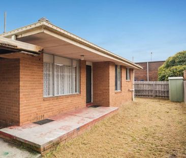 SPACIOUS | TWO BEDROOM | QUIET BLOCK - Photo 4
