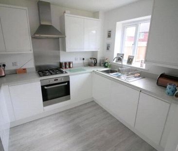 3 bedroom semi-detached house to rent - Photo 3