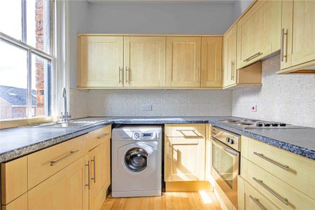 1 bed First Floor Flat for rent - Photo 5