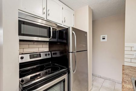 1 Bedroom - Photo 5