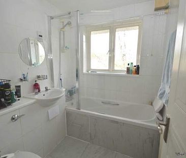 2 bedroom property to rent in Addlestone - Photo 6