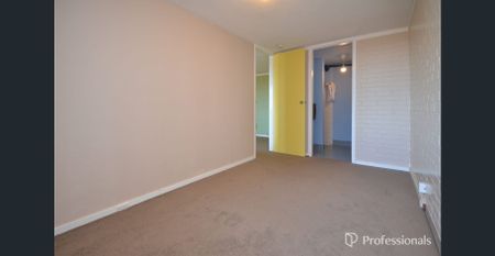 Renovated 1 Brm Apartmemt - Photo 2