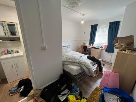 3 bedroom flat to rent - Photo 5