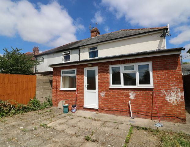 Dene Road Room 1 - Photo 1