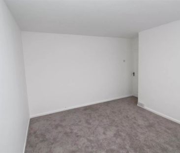 Hipswell Highway, Wyken, Coventry - Photo 2