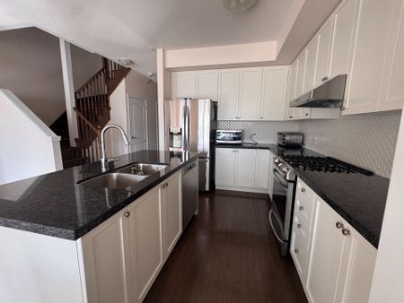 For Lease - 3048 Cascade Common N/A, Oakville, Ontario - Photo 5