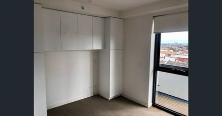 Modern 2-Bedroom Apartment with Stunning Views in Moonee Ponds - Photo 3