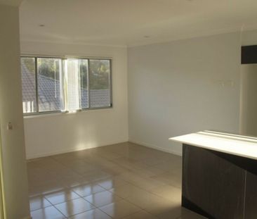 Looking for a fabulous split-level family home? - Photo 6