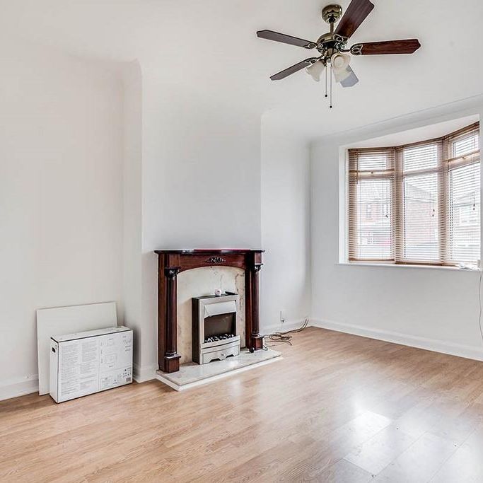 2 bedroom end of terrace house to rent - Photo 1