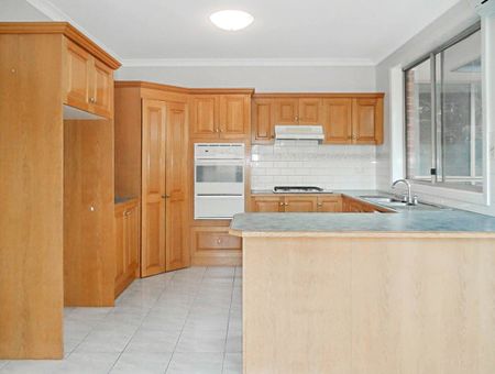2/33 First Avenue, Strathmore VIC 3041 - Photo 4