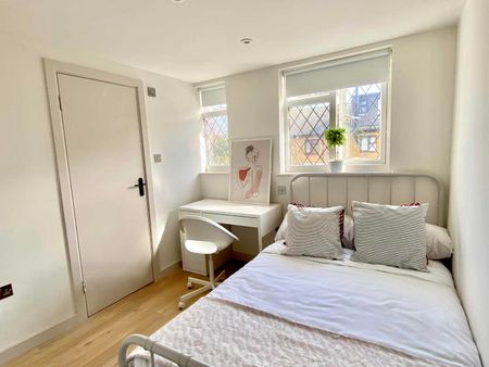 YOHO Aldgate East Room 1 - Photo 4