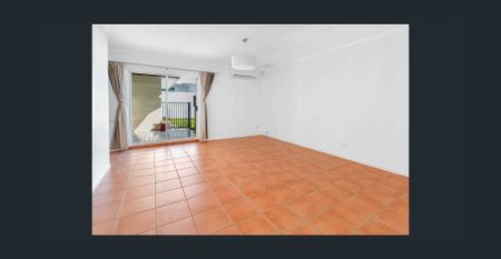 Waterfront house in Broadbeach Water - Photo 2