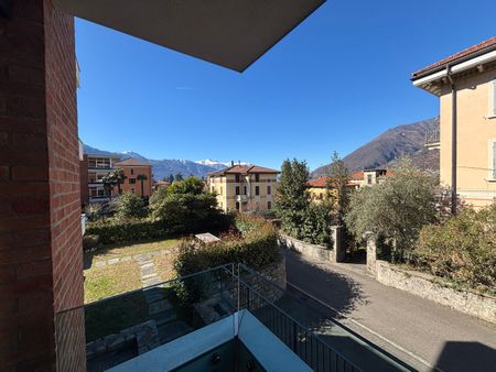 LUMINOUS 2.5-ROOM APARTMENT FOR RENT IN RECENTLY RENOVATED BUILDING - Photo 2