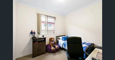 Two Charming 3-Bed house with Walk-to-Everything Location - Photo 3